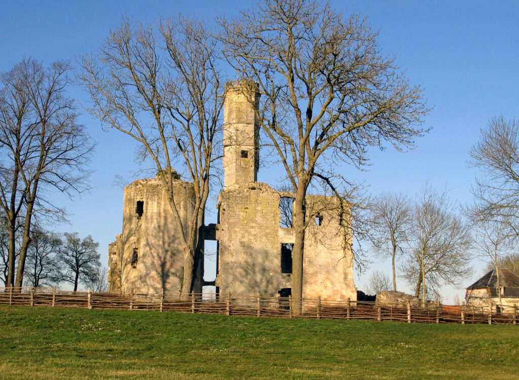 Le château de Folleville autour d'Amiens