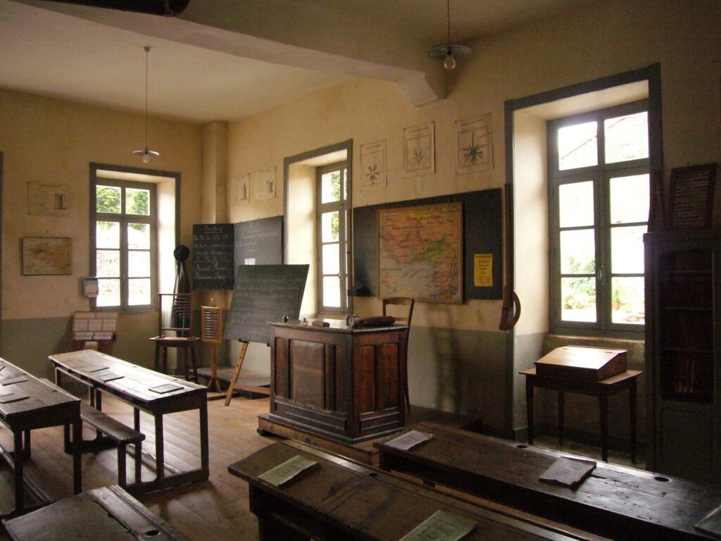 Une ancienne salle de classe dans les villages autour de Limoges 