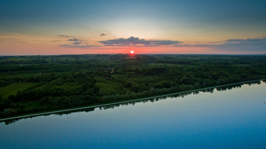 Coucher de soleil sur le lac des dagueys