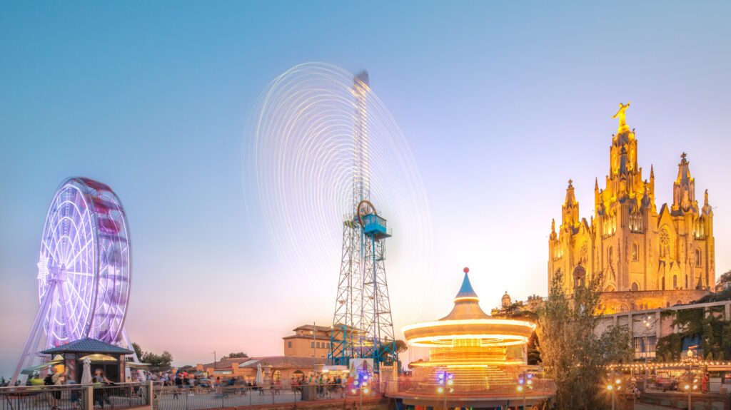 Le parc Tibidabo de nuit