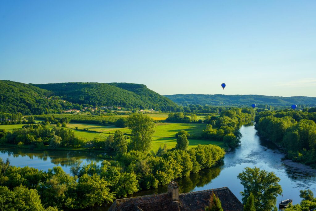 Hot air balloons near Beynac-et-Cazénac, Dordogne