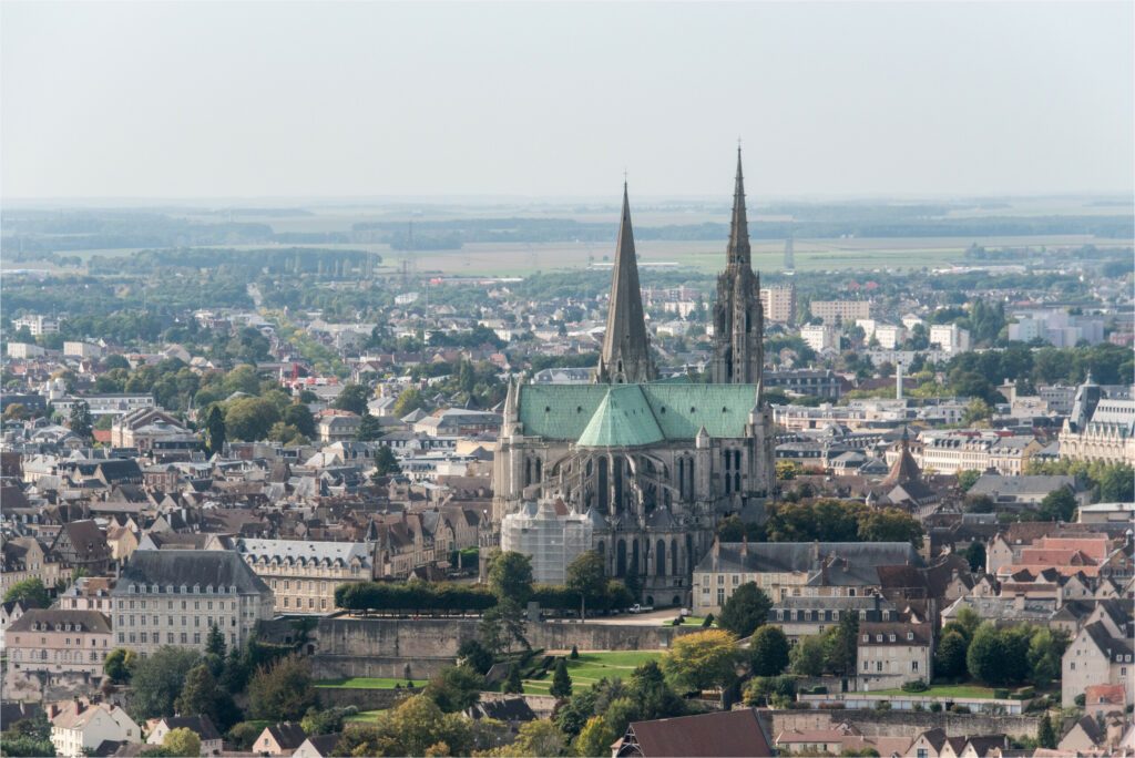 Vue aérienne de la cathédrale de Chartres en France