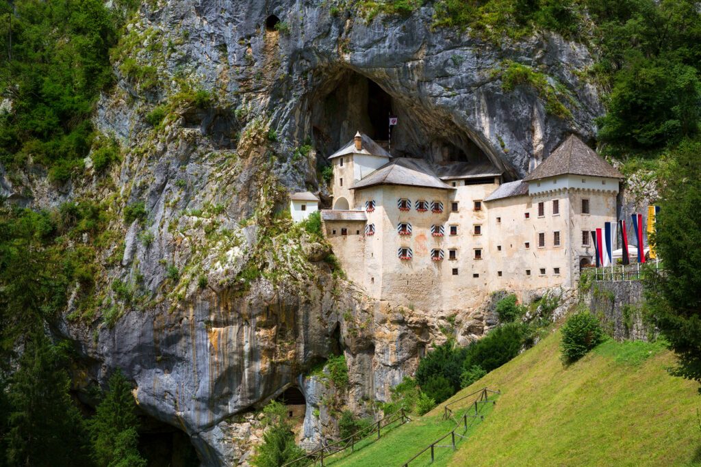 Le château de Predjama à faire en Slovénie