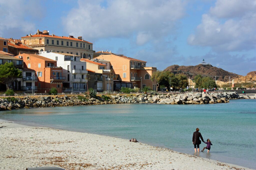 Plage de L'Île-Rousse en Corse