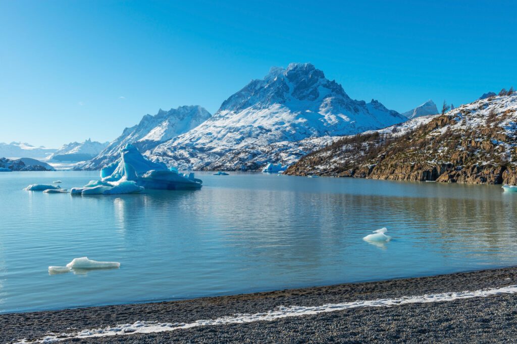 Le lac Grey dans les paysages d'hiver