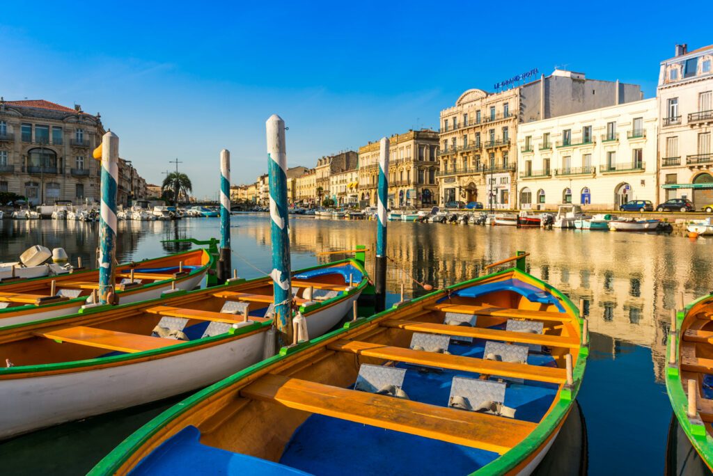 Canal Royal et ses barques à Sète, Occitanie, Hérault, France