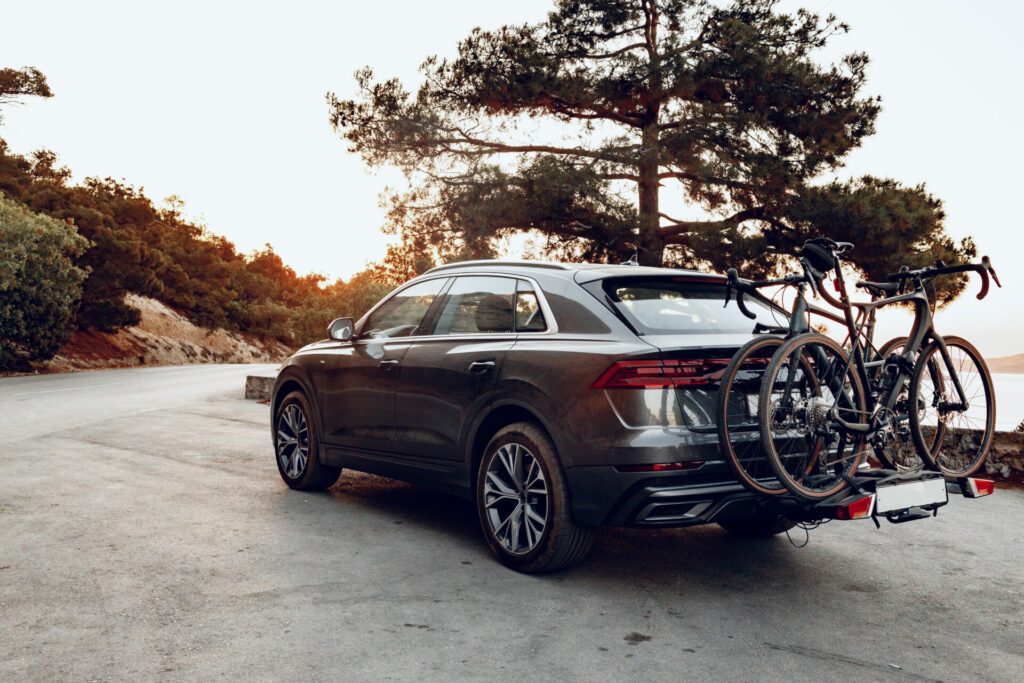 Un porte vélo sur l'arrière de la voiture