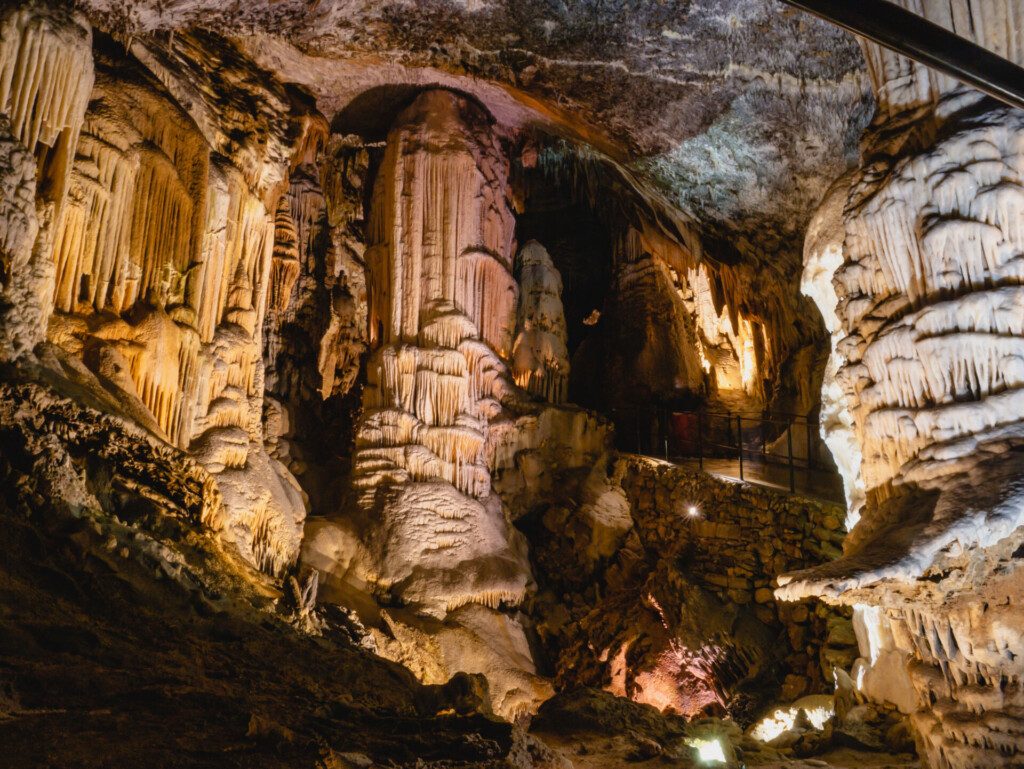 Paysage sous-terrain : la Grotte de Postojna
