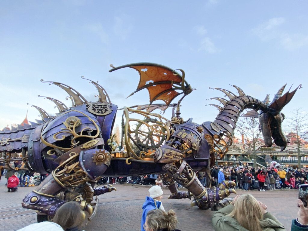 Parade à Disneyland Paris dragon