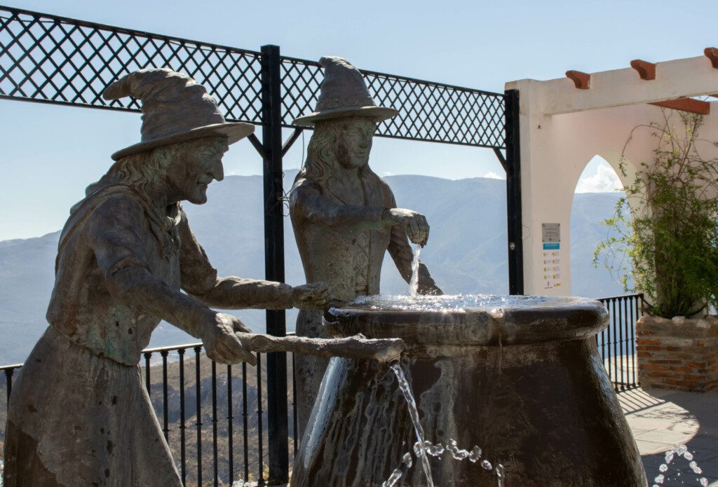 Fontaine des sorcières au belvédère de Soportújar, environs de Grenade