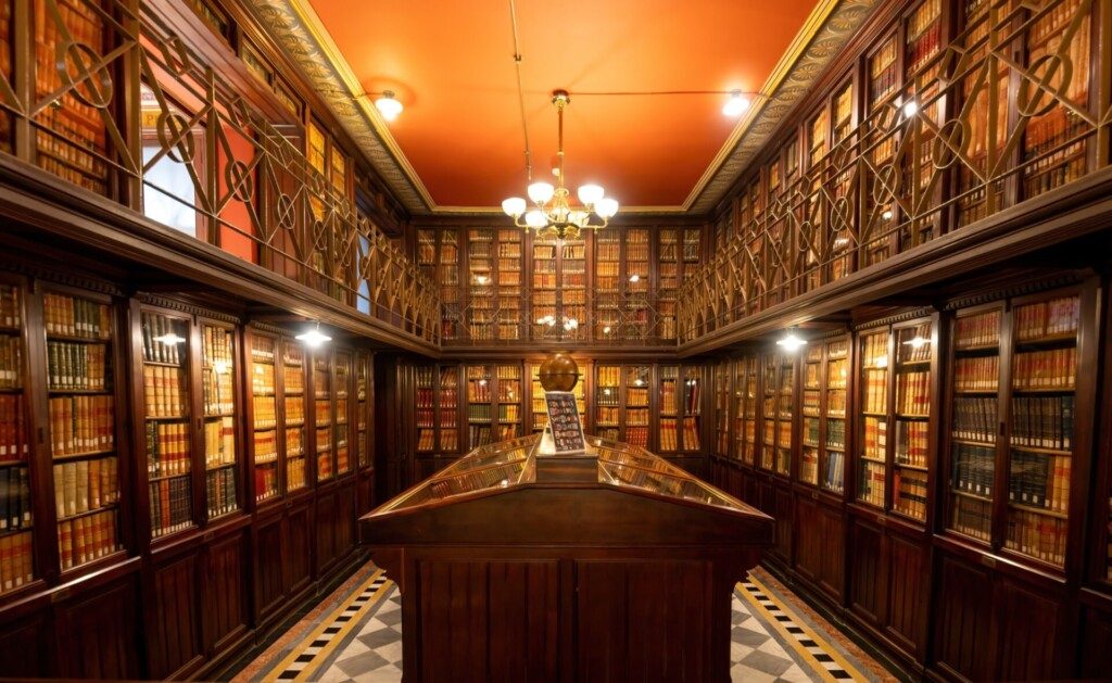 Intérieur de la magnifique bibliothèque publique d'Arus, Barcelone
