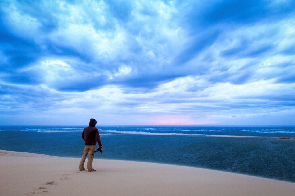 Monter en haut de la Dune du Pilat pour une photo mémorable