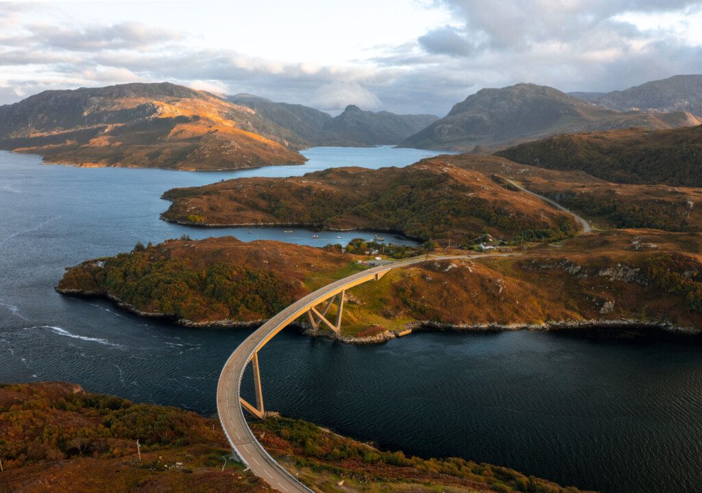 Pont de Kylesku sur la North Coast 500, un road trip mythique en Ecosse