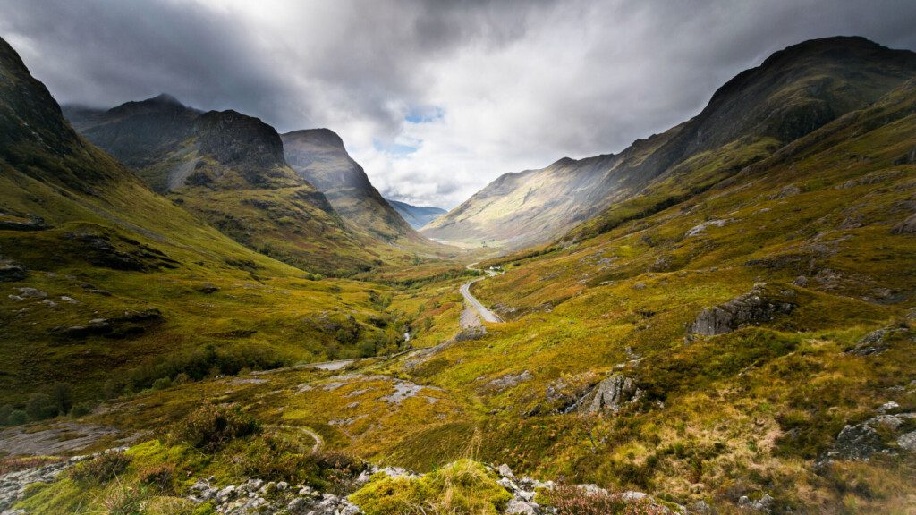 Route dans la vallée de Glencoe, incontournable en Ecosse