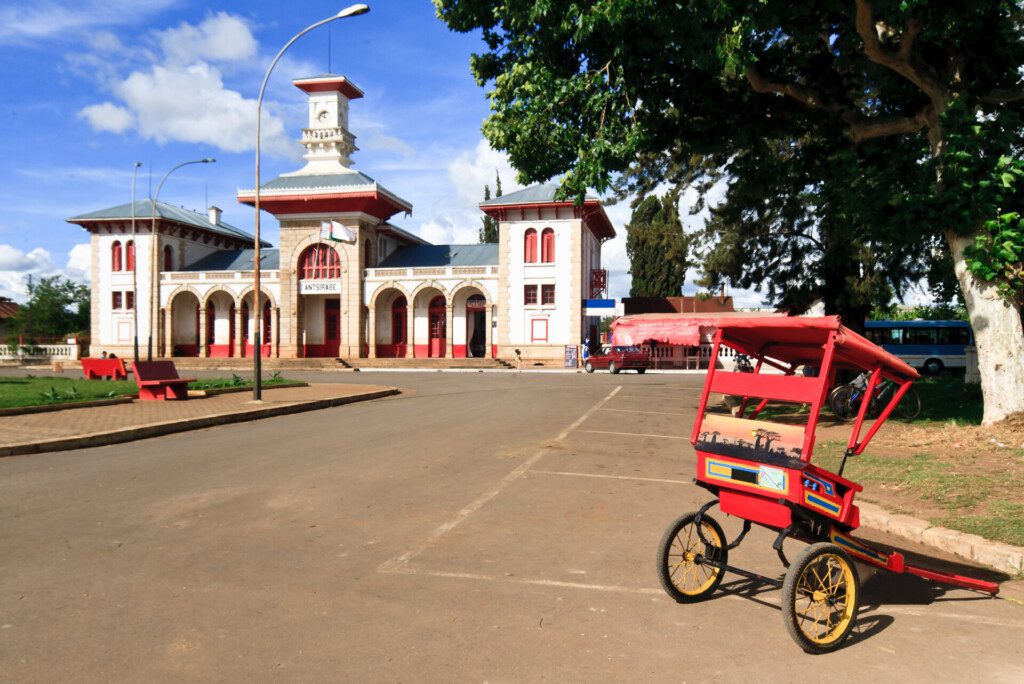 Antsirabe et sa gare, au coeur de Madagascar
