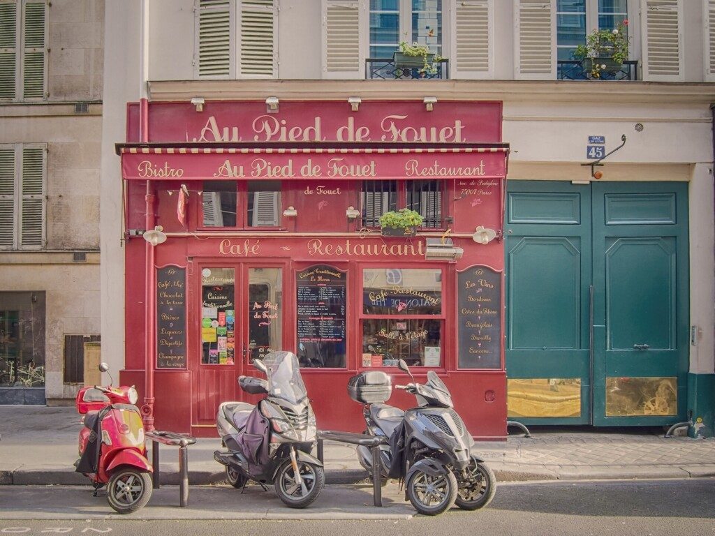 Bistro restaurant typique à Paris