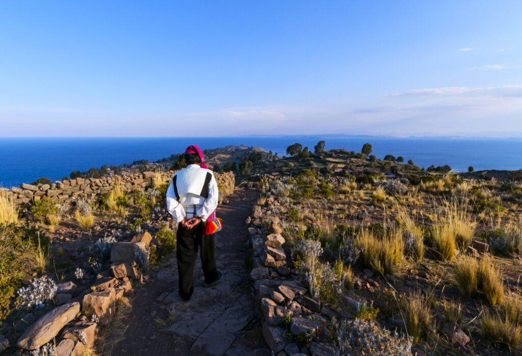 Résident de l'île de Taquile en tenue traditionnelle - Pérou