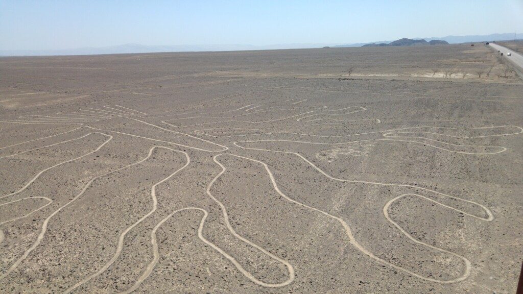 Vue aérienne des Lignes de Nazca au Pérou (Géoglyphes)