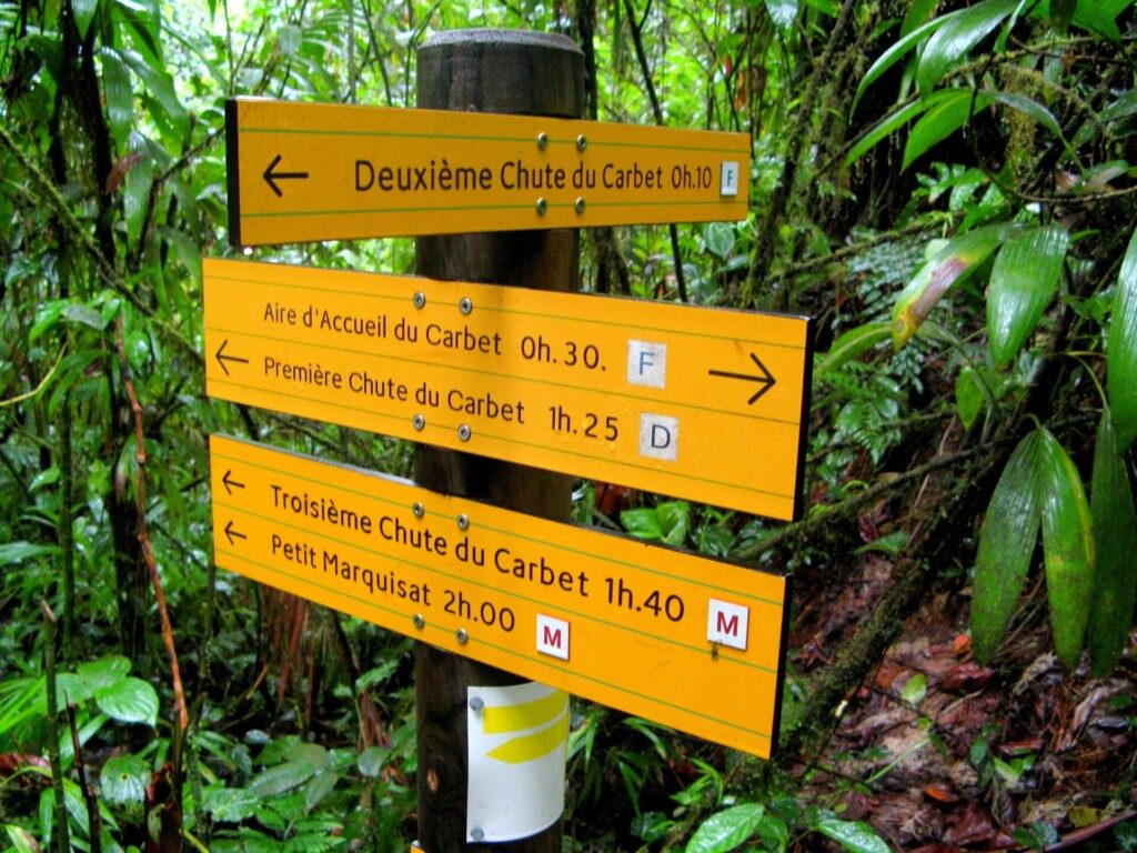 Balisage des randonnées aux chutes du Carbet en Guadeloupe