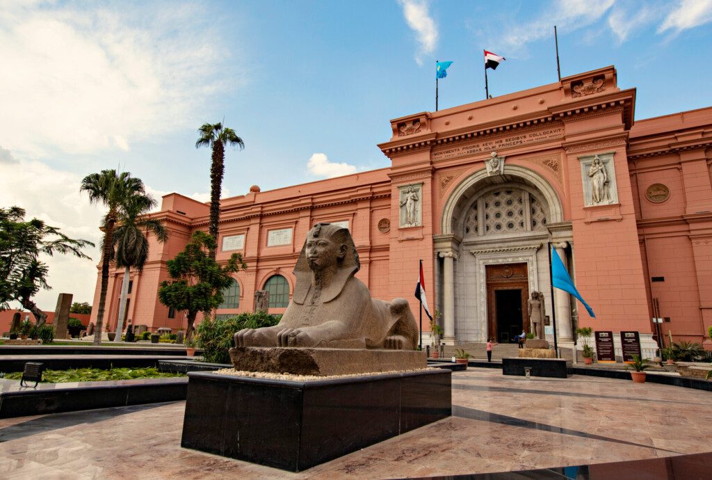 Bâtiment du Musée égyptien du Caire dans le centre-ville