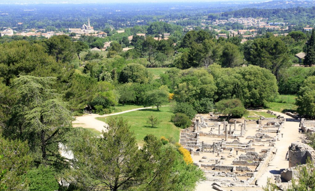 Le site archéologique de Glanum dans la campagne provençale à Saint-Rémy de Provence