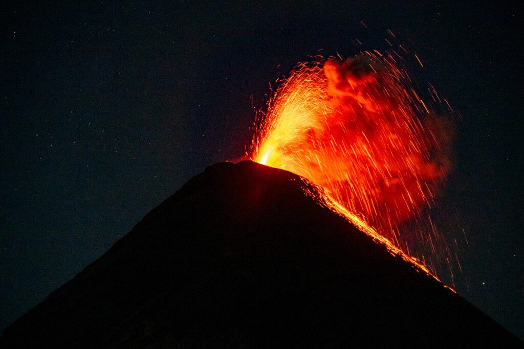 Le volcan El Fuego vu depuis le volcan Acatenango (Guatemala)