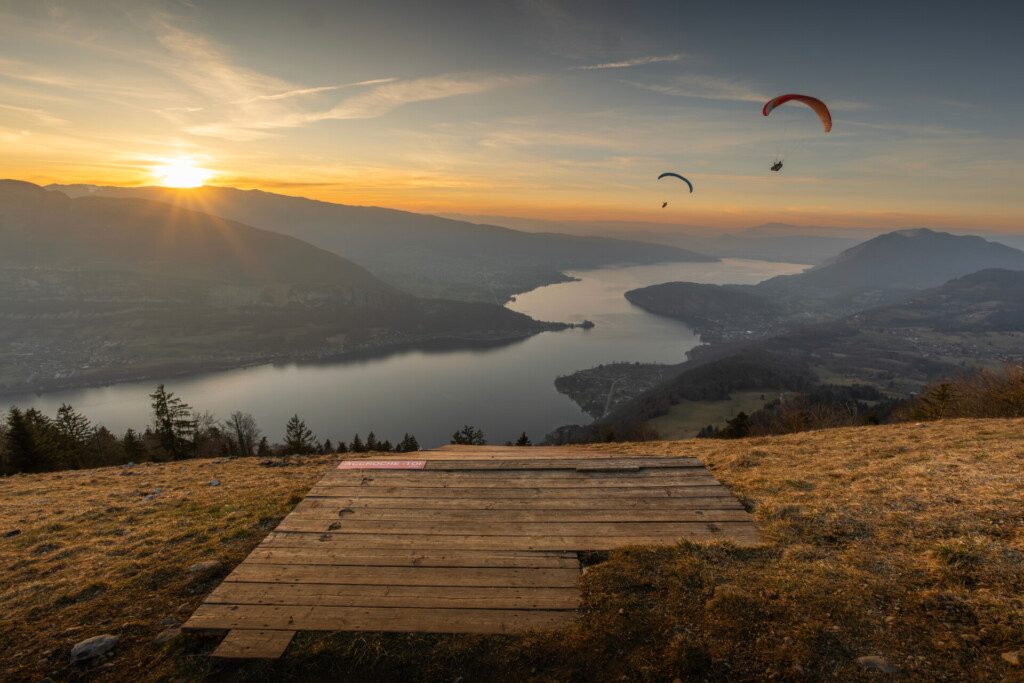 Coucher de soleil au Col de la Forclaz au dessus du lac d'Annecy