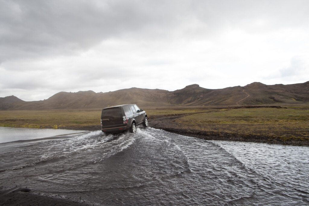 Franchir un gué avec un 4x4 en Islande