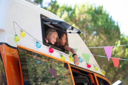 Van aménagé 4 places : le guide pour voyager confortablement à plusieurs