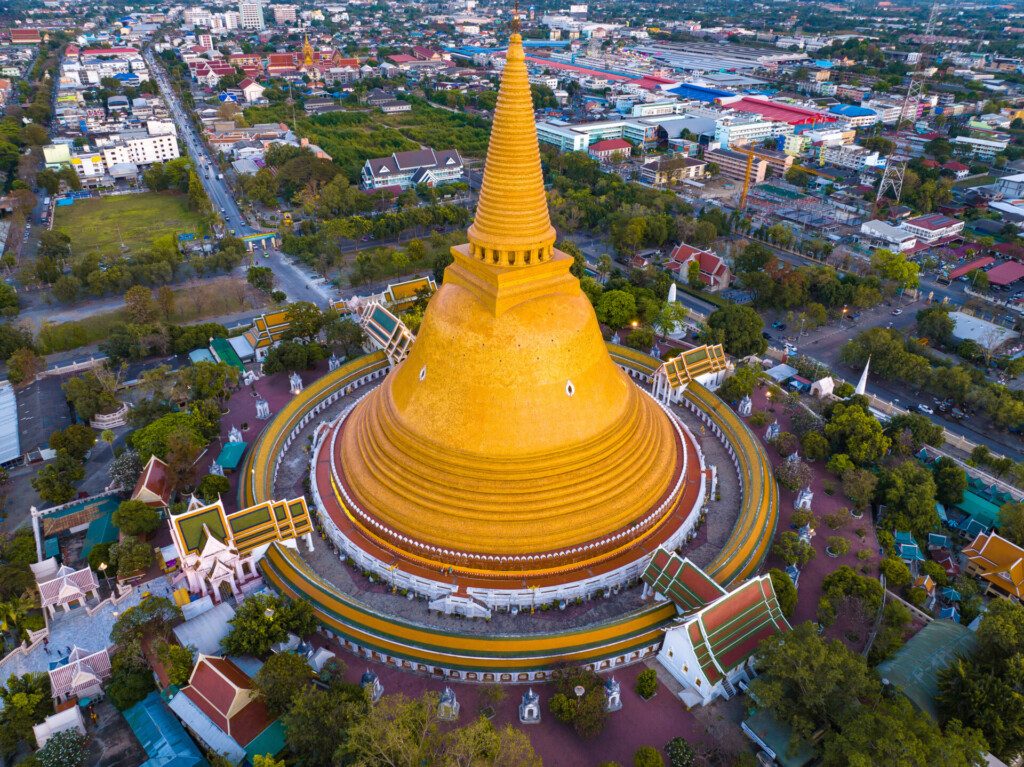 La pagode de Nakhon Pathom, autour de Bangkok