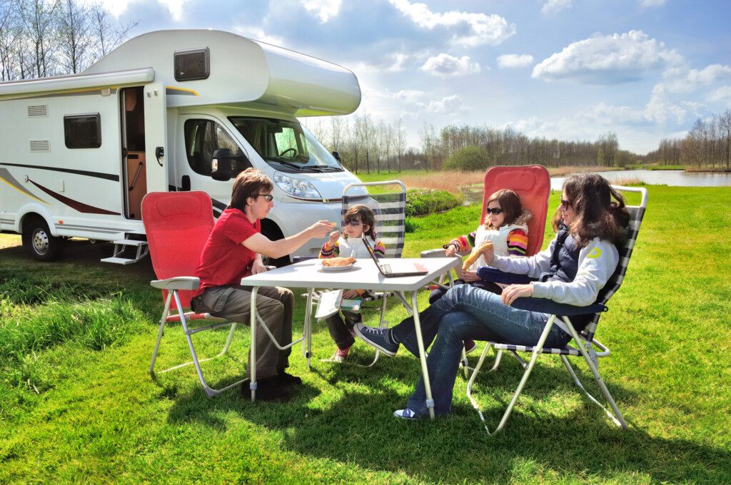La table pliante, indispensable pour profiter de la vanlife