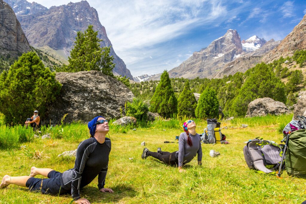Les Alpes à travers une rando yoga