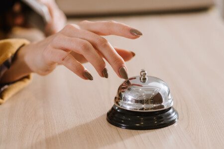 8 secrets que les hôtels utilisent pour mieux vous accueillir, et marquer vos esprits