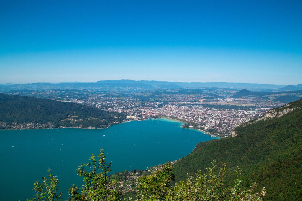 Vue sur Annecy et le lac depuis le mont Veyrier