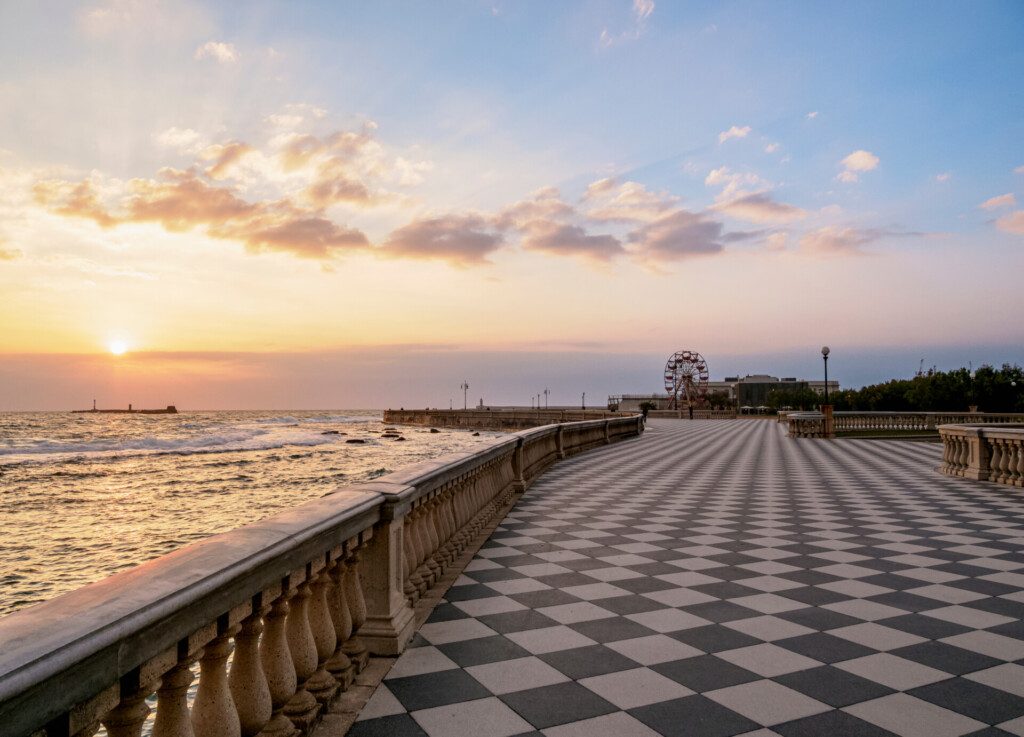 La promenade Terrazza Mascagni à Livourne, autour de Pise