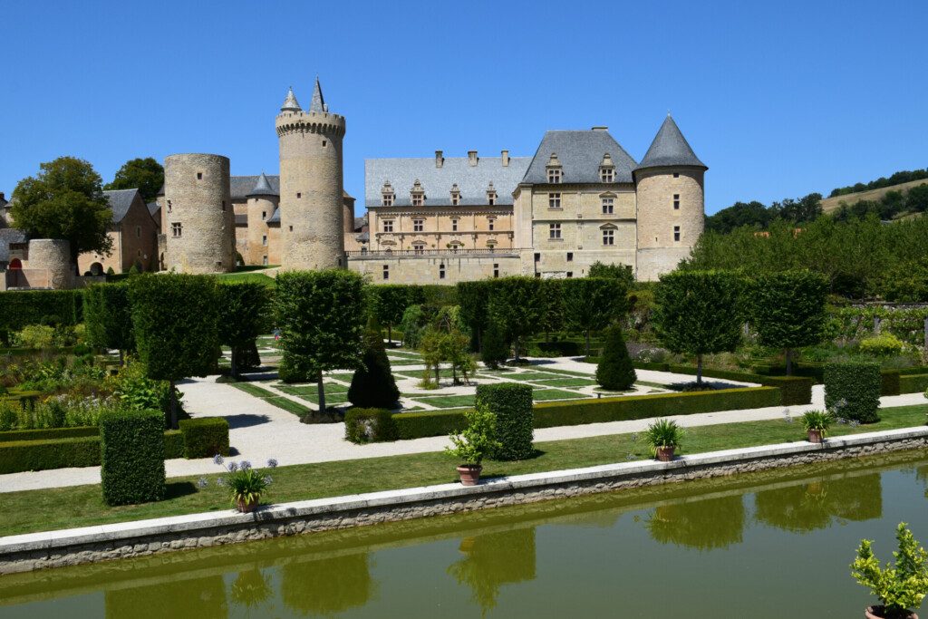 Le château de Bournazel et ses jardins, proche de Rodez
