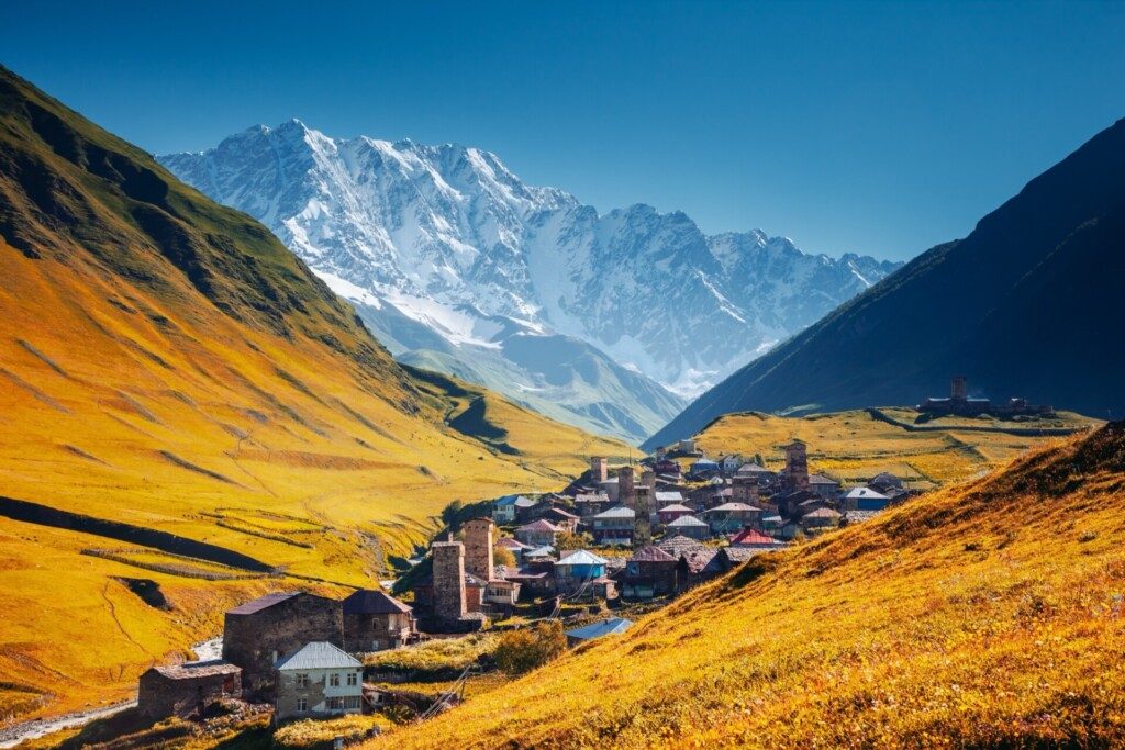 Le village d'Ushguli, au pied du mont Shkhara, en Haute Svanétie, Géorgie