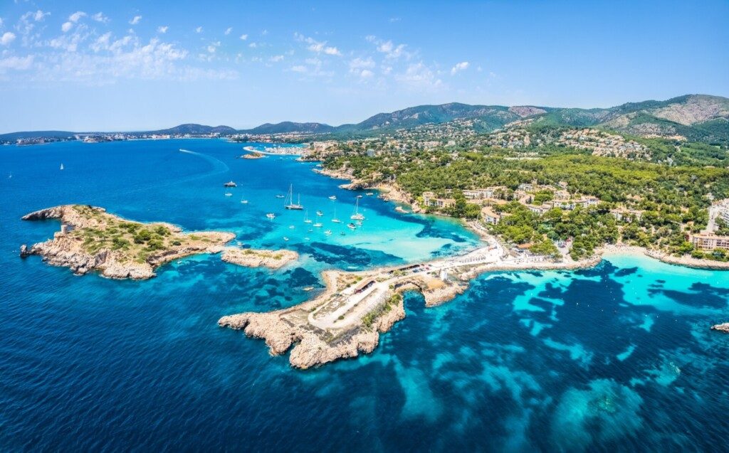 Vue aérienne du littoral Les plages d’Illetas (Majorque)