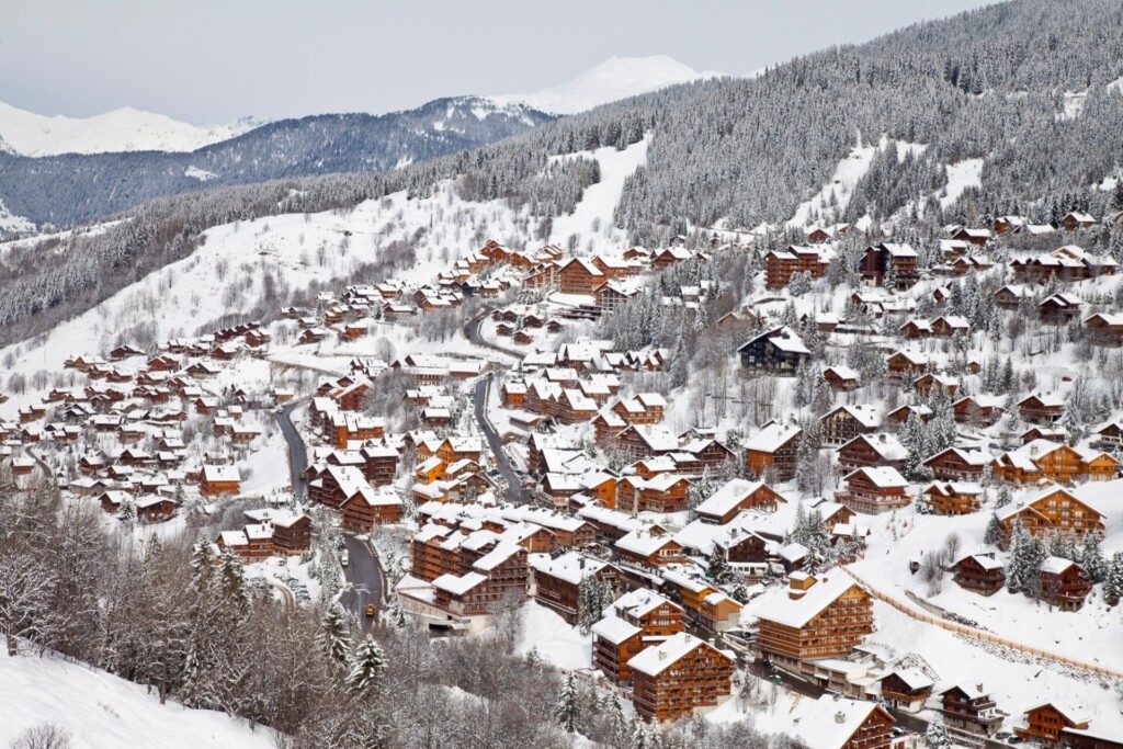 Chalets et hôtels dans la station de ski de Meribel dans les Trois Vallées