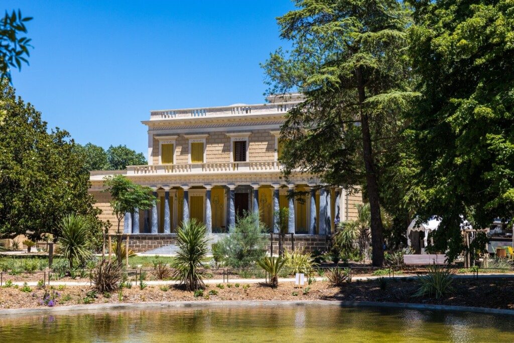 Façade du Château Laurens, un incontournable à visiter à Agde
