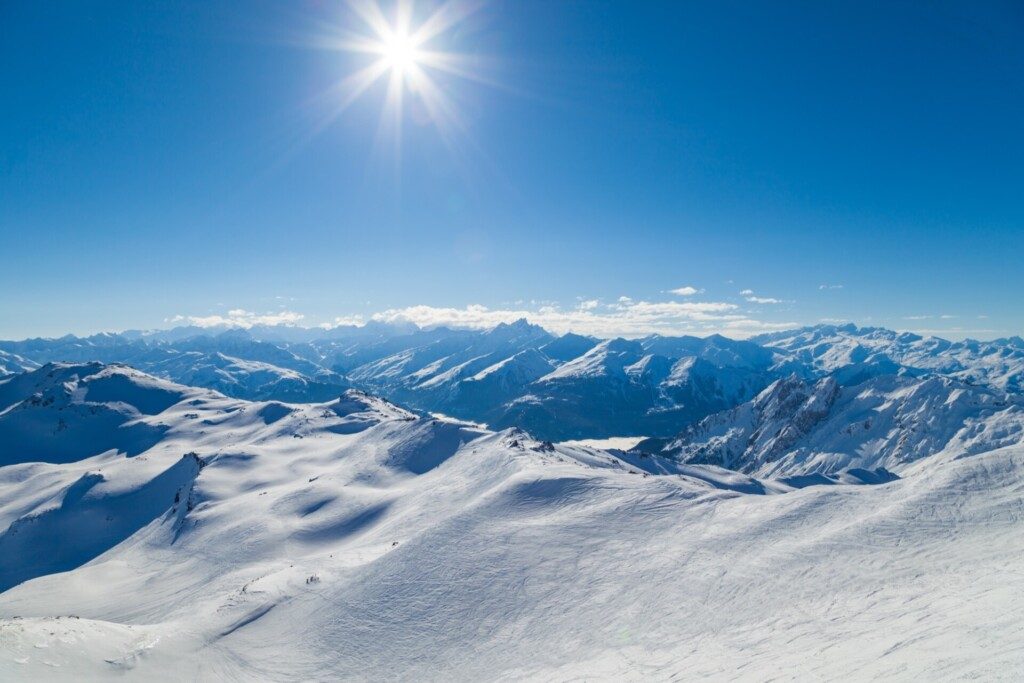 Vue sur les montagnes des 3 Vallées depuis la Cime de Caron (3200 m)