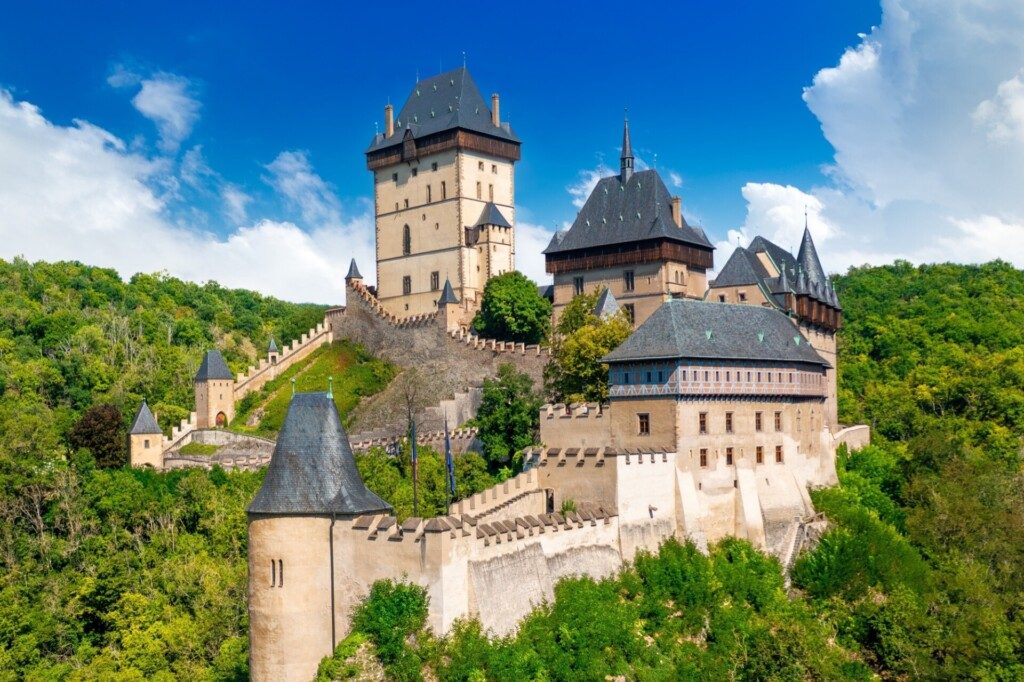 Le château de Karlštejn autour de Prague