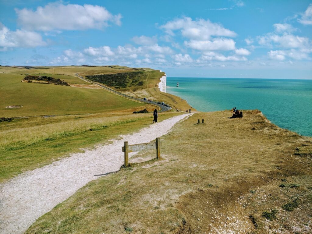 Le sentier accessible à Beachy Head Cliffs, Seven Sisters
