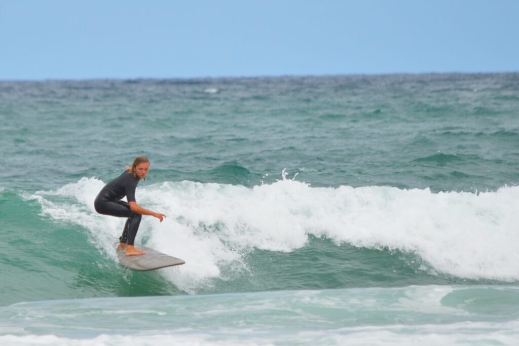 Surf à la Plage de la Gravière, à Hossegor (Landes)