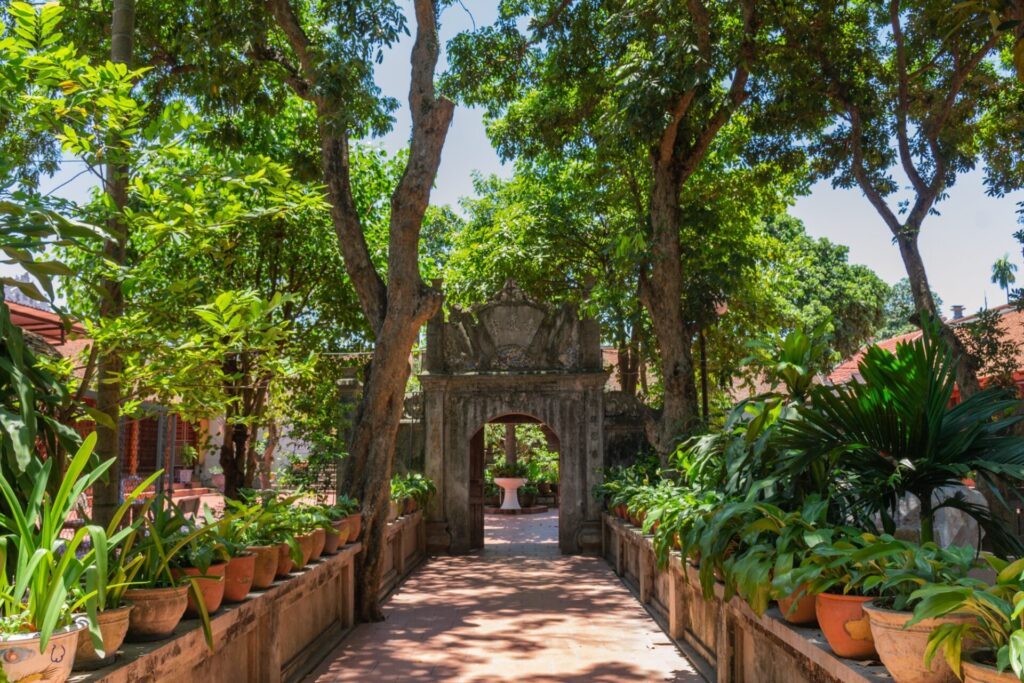 Temple bouddhiste au village de Duong Lam, vers Hanoï