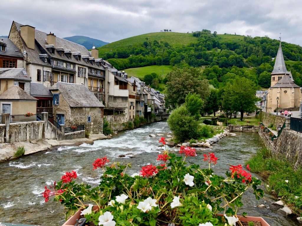 Torrent dans le village d'Arreau, autour de Tarbes