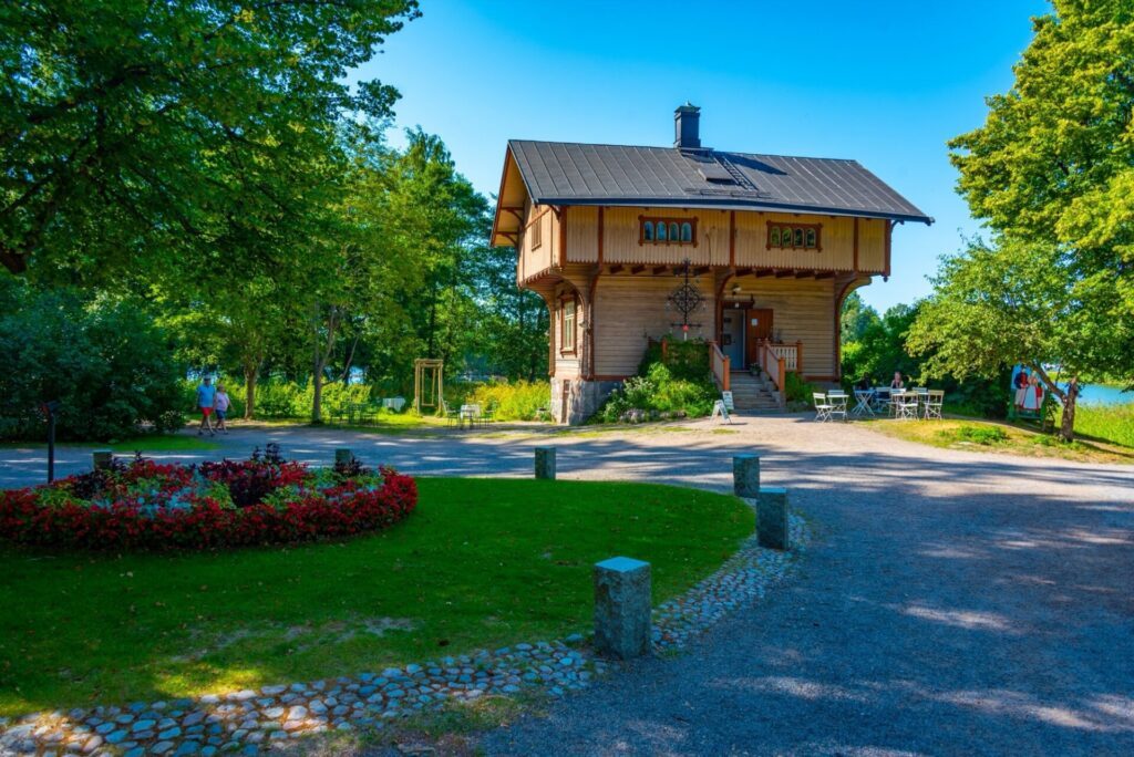 Bâtiments en bois au musée en plein air Seurasaari, Helsinki