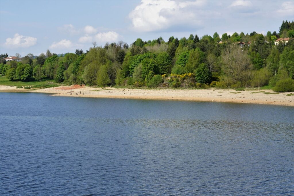Le lac de Naussac dans les environs de Mende