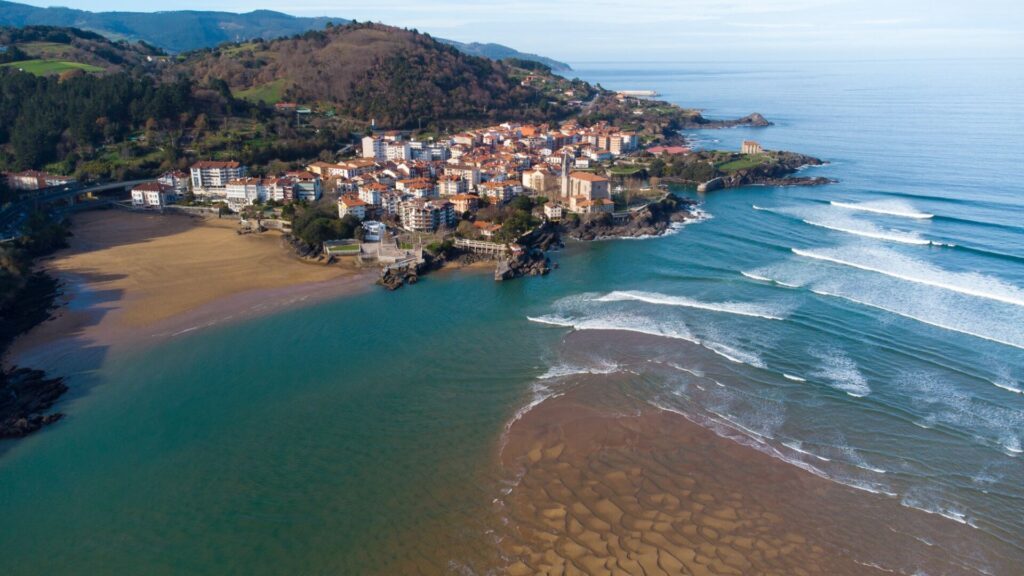 Mundaka et sa vague mythique, près de Bilbao