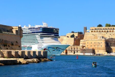 Première croisière en Méditerranée : les bonnes questions et des itinéraires faciles pour bien choisir
